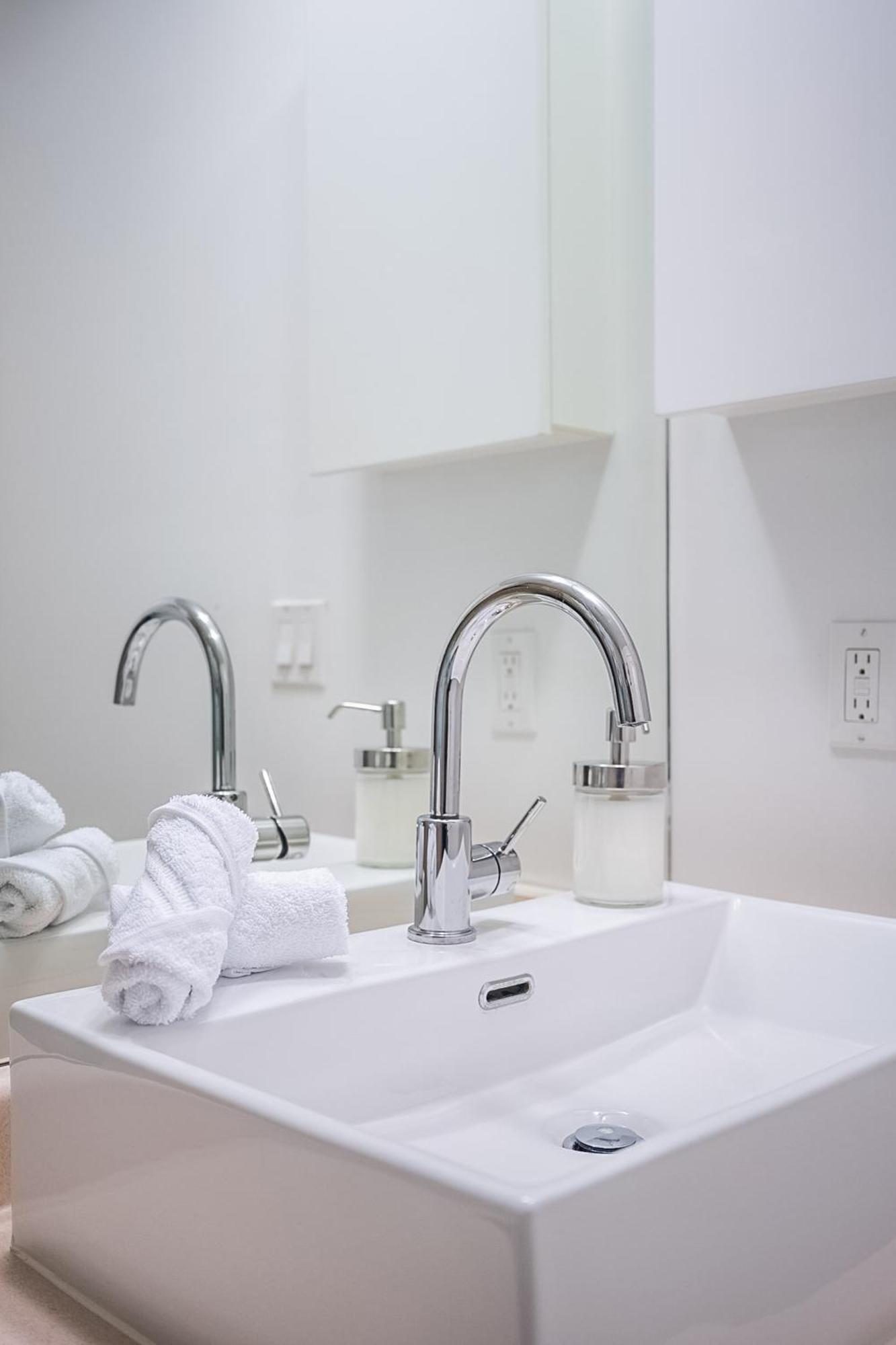 Rivetstays - The Neptune Toronto Buitenkant foto